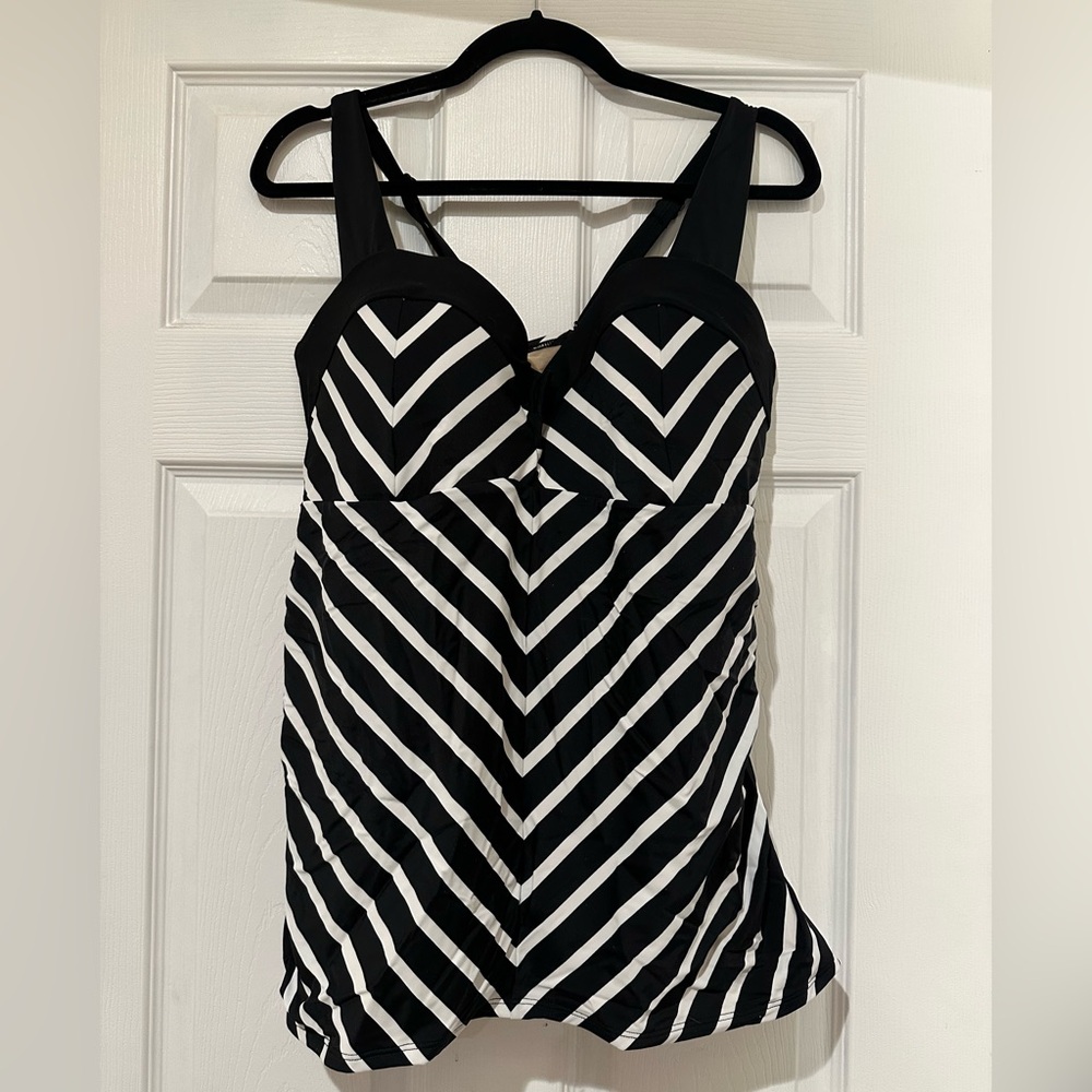 Lane Bryant Cacique 44C Black and White Chevron Swim Tankini